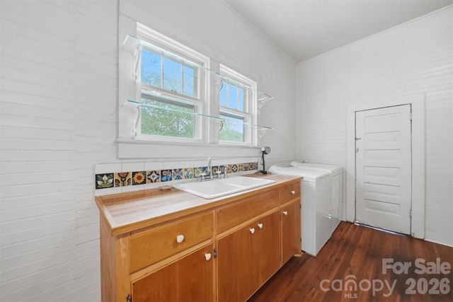 25 Central Avenue, Granite Falls, NC 28630