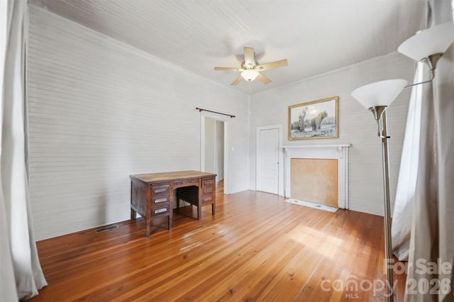 25 Central Avenue, Granite Falls, NC 28630
