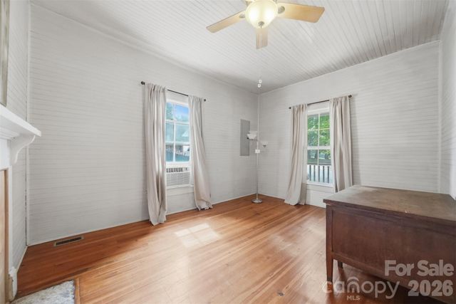 25 Central Avenue, Granite Falls, NC 28630