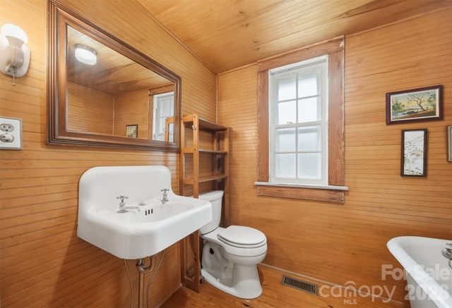 25 Central Avenue, Granite Falls, NC 28630