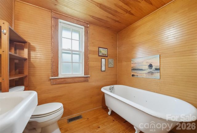 25 Central Avenue, Granite Falls, NC 28630