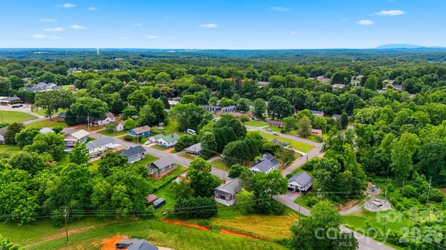 25 Central Avenue, Granite Falls, NC 28630
