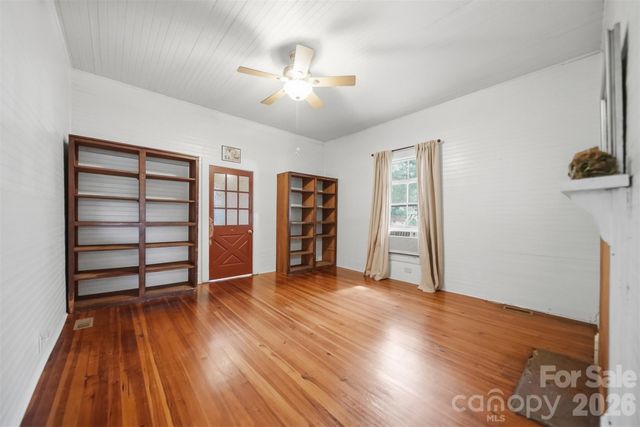 25 Central Avenue, Granite Falls, NC 28630