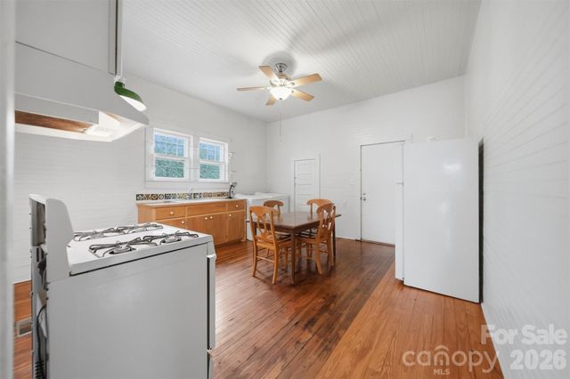 25 Central Avenue, Granite Falls, NC 28630