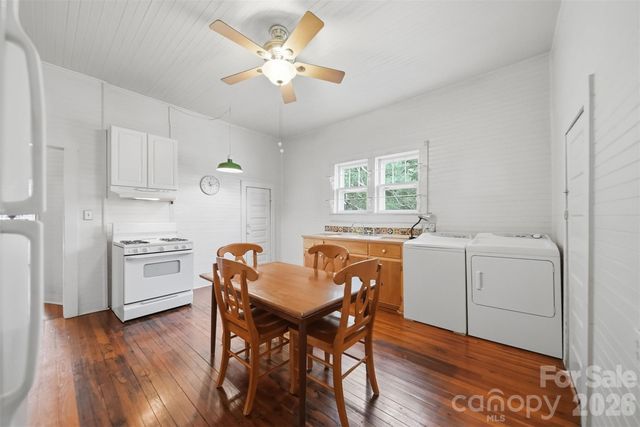 25 Central Avenue, Granite Falls, NC 28630
