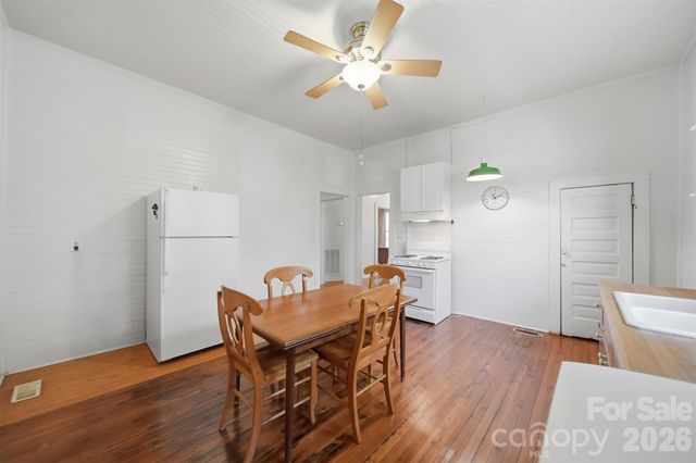 25 Central Avenue, Granite Falls, NC 28630
