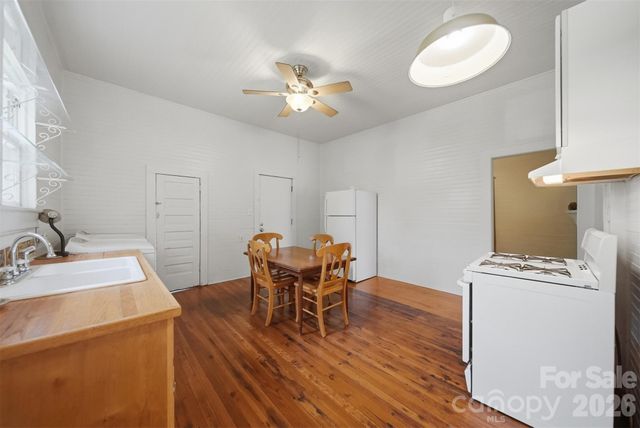 25 Central Avenue, Granite Falls, NC 28630