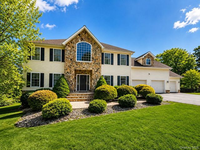 3 Alloway Crescent, Highland Mills, NY 10930