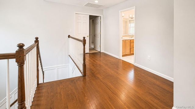 3 Alloway Crescent, Highland Mills, NY 10930