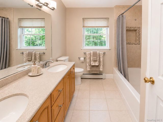 3 Alloway Crescent, Highland Mills, NY 10930