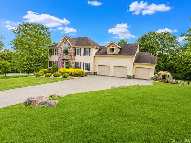 3 Alloway Crescent, Highland Mills, NY 10930