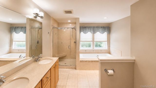 3 Alloway Crescent, Highland Mills, NY 10930