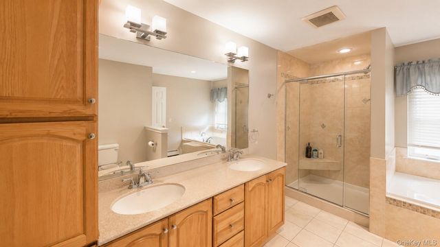 3 Alloway Crescent, Highland Mills, NY 10930