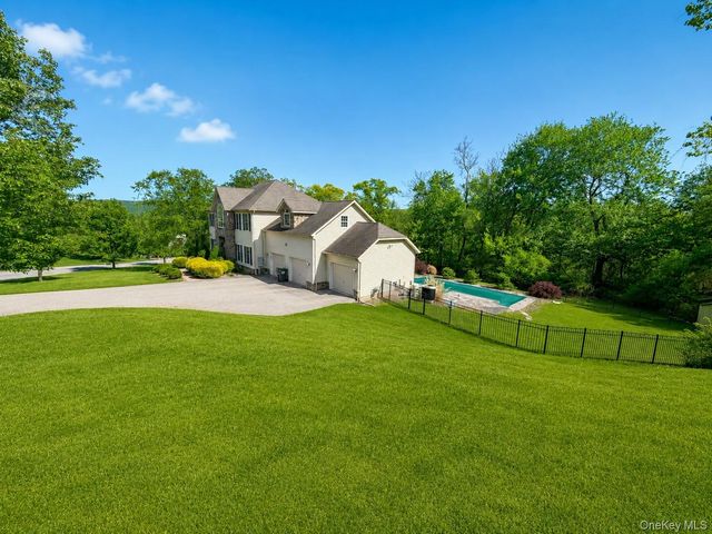3 Alloway Crescent, Highland Mills, NY 10930