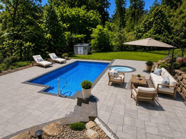 3 Alloway Crescent, Highland Mills, NY 10930