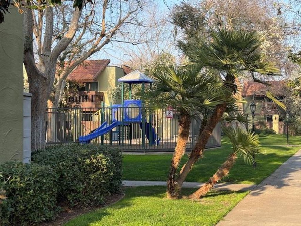 Image 13 of property listing at 2881 Huntington Boulevard # 150, Fresno, CA 93721