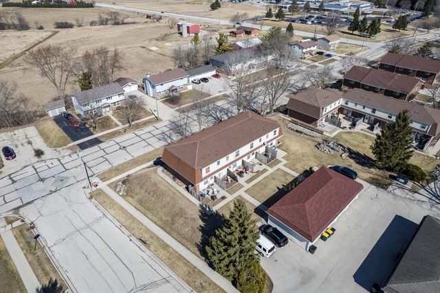 2017 Green Tree ROAD, West Bend, WI 53090