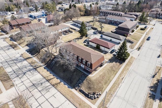 2017 Green Tree ROAD, West Bend, WI 53090