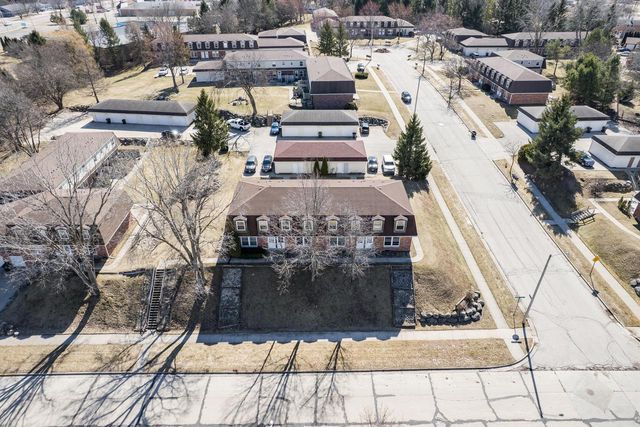 2017 Green Tree ROAD, West Bend, WI 53090