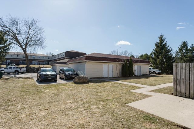 2017 Green Tree ROAD, West Bend, WI 53090