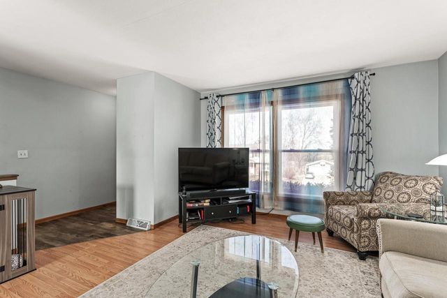 2017 Green Tree ROAD, West Bend, WI 53090