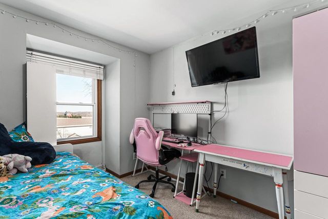 2017 Green Tree ROAD, West Bend, WI 53090