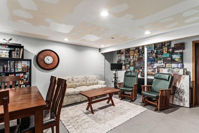 2017 Green Tree ROAD, West Bend, WI 53090