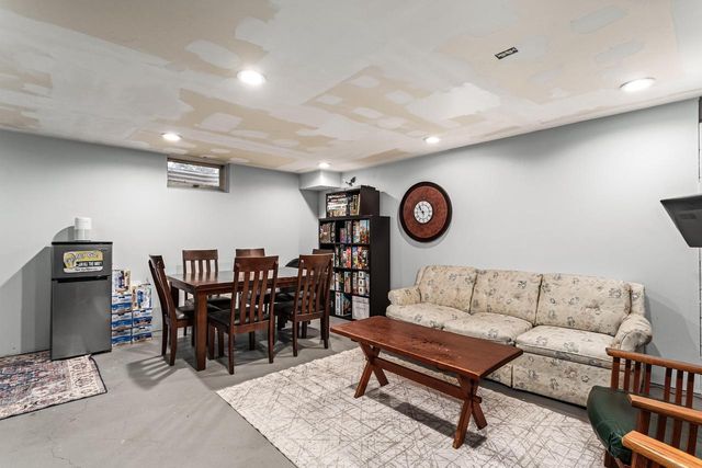 2017 Green Tree ROAD, West Bend, WI 53090