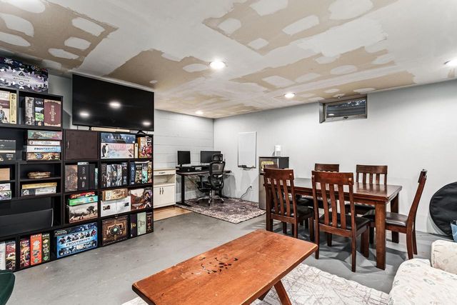 2017 Green Tree ROAD, West Bend, WI 53090