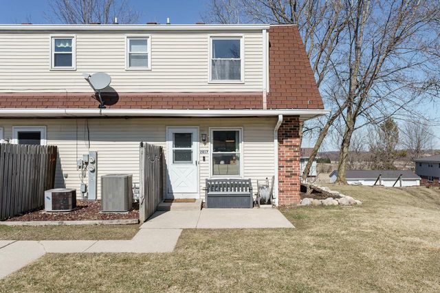 2017 Green Tree ROAD, West Bend, WI 53090