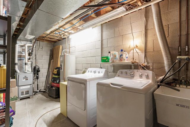 2017 Green Tree ROAD, West Bend, WI 53090