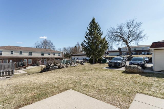 2017 Green Tree ROAD, West Bend, WI 53090