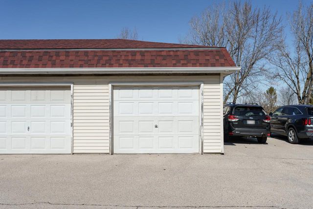 2017 Green Tree ROAD, West Bend, WI 53090