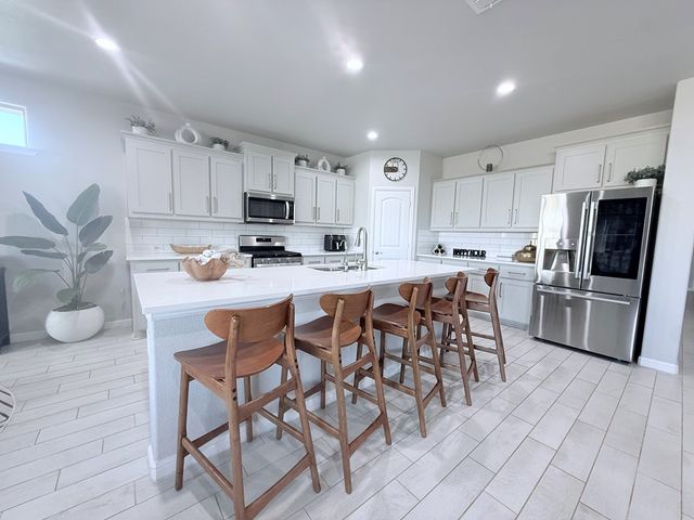 6102 Bobwhite Dr, Midland, TX 79705