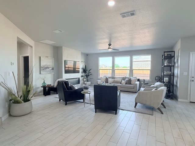 6102 Bobwhite Dr, Midland, TX 79705