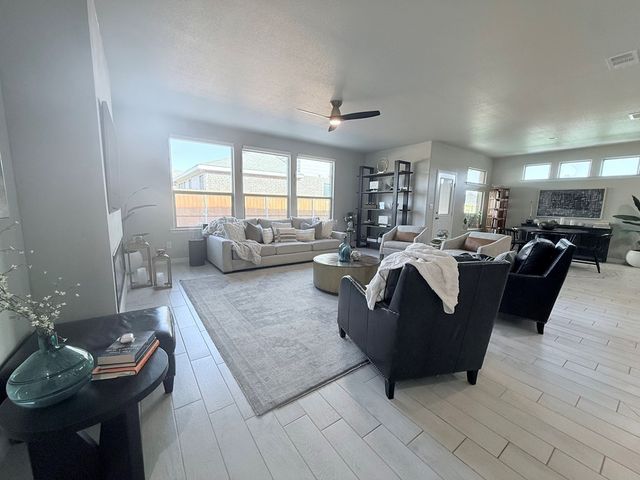 6102 Bobwhite Dr, Midland, TX 79705