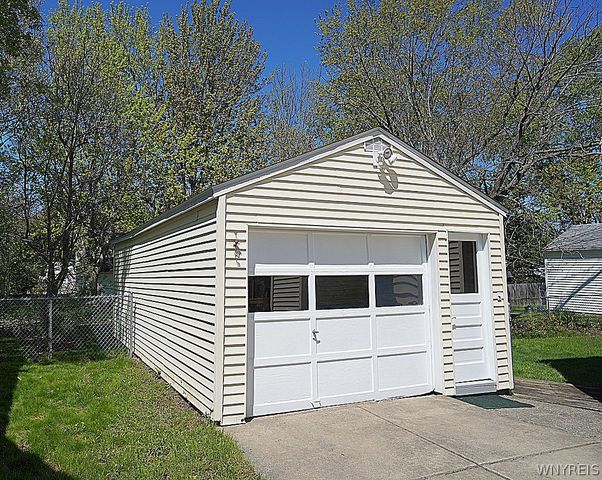 5790 Walden Drive, Hamburg, NY 14085