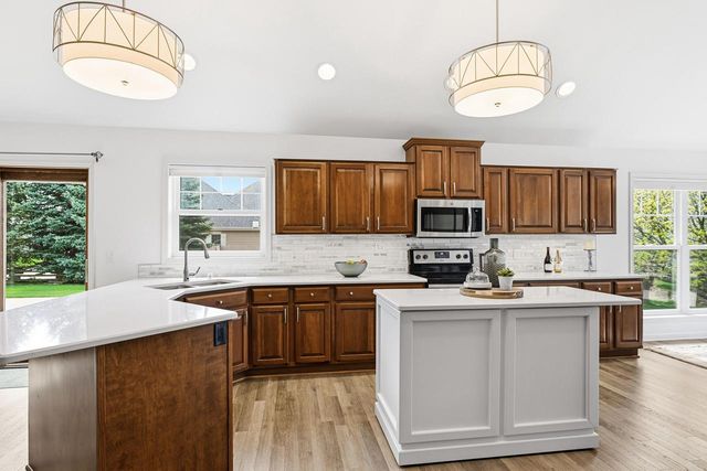 1619 Tallgrass CIRCLE, Waukesha, WI 53188