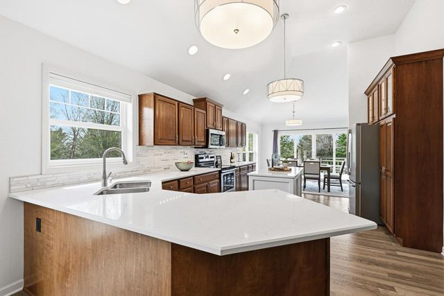 1619 Tallgrass CIRCLE, Waukesha, WI 53188