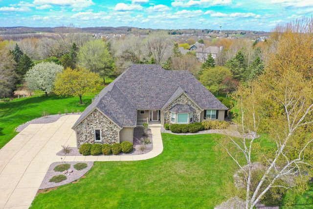 1619 Tallgrass CIRCLE, Waukesha, WI 53188