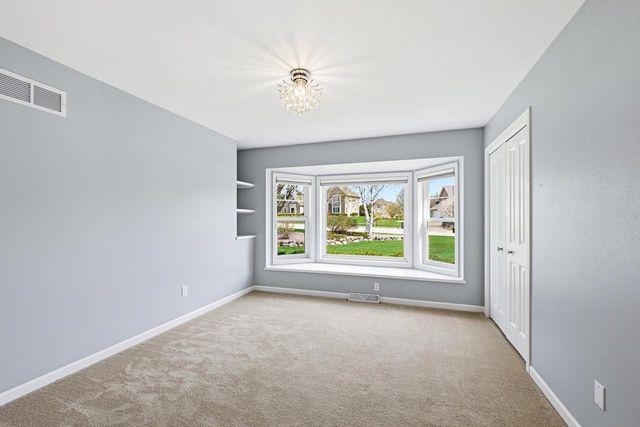 1619 Tallgrass CIRCLE, Waukesha, WI 53188