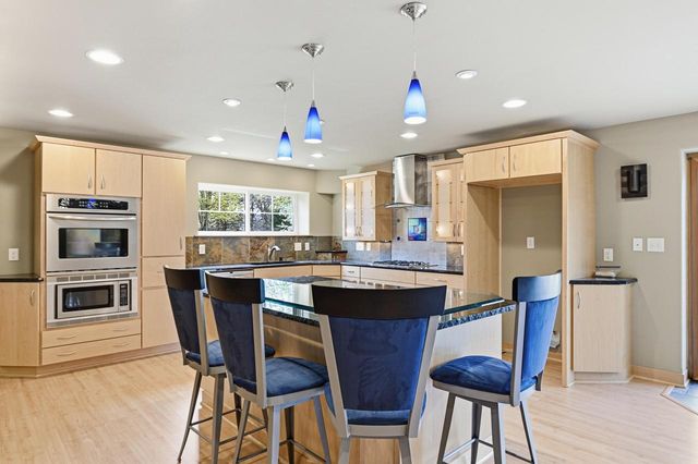 1619 Tallgrass CIRCLE, Waukesha, WI 53188