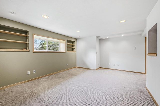 1619 Tallgrass CIRCLE, Waukesha, WI 53188