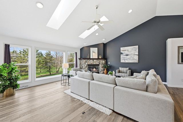 1619 Tallgrass CIRCLE, Waukesha, WI 53188