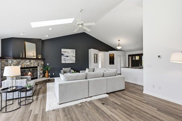 1619 Tallgrass CIRCLE, Waukesha, WI 53188
