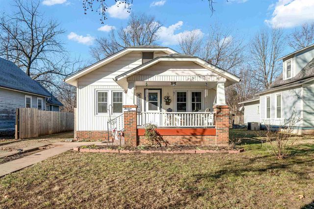 1319 John St, Winfield, KS 67156