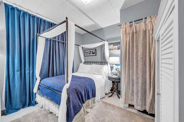 1319 John St, Winfield, KS 67156