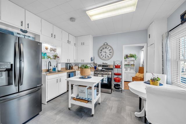 1319 John St, Winfield, KS 67156