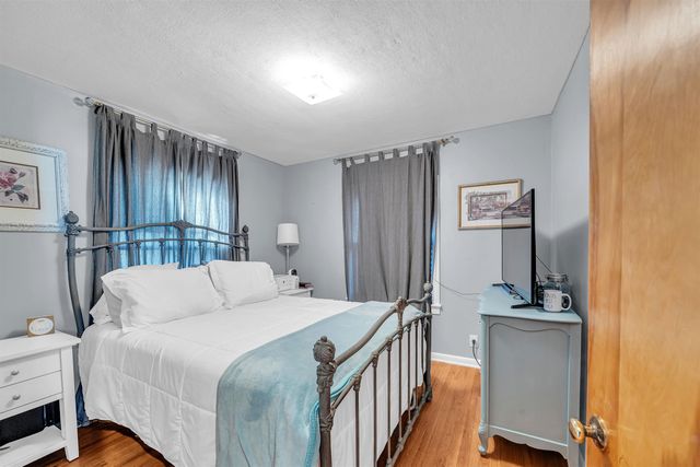 1319 John St, Winfield, KS 67156