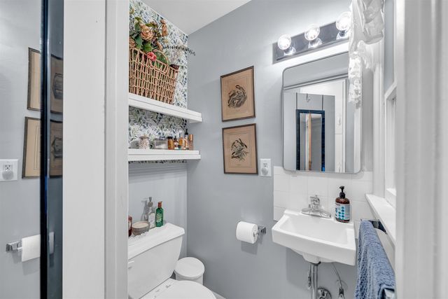 1319 John St, Winfield, KS 67156